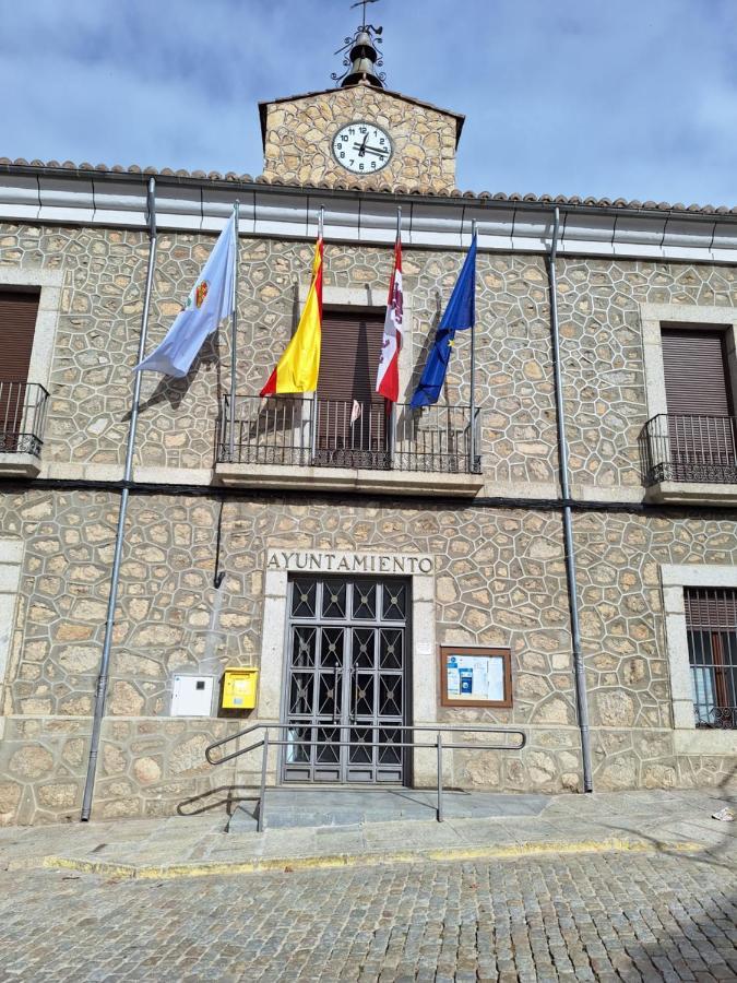 Hostal El Patio Restaurante San Bartolomé de Pinares Exterior foto